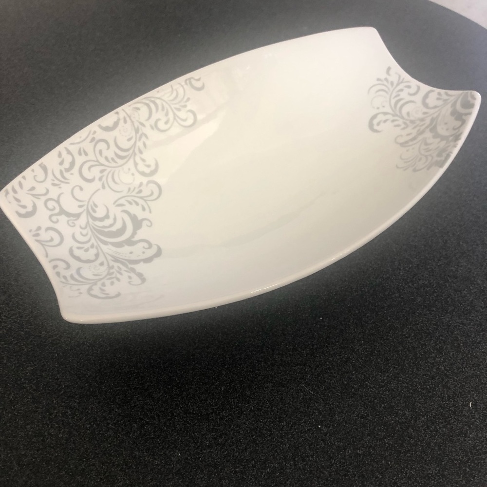 NWOT Ceramic Accent Dish by D’Lusso Couture Collection